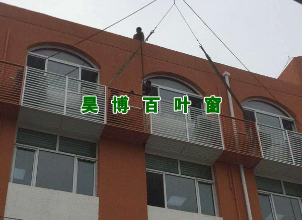 給首都兒科醫(yī)院安裝的空調罩